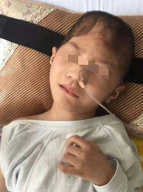 　病榻中的鹏鹏。图：代理律师提供