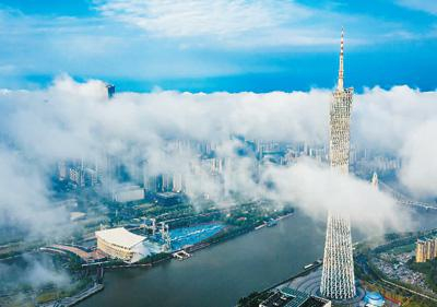 454米高的广州塔已成为当地地标。图为前不久广州雨后出现平流雾美景，广州塔在平流雾中若隐若现。魏劲松摄（人民视觉）