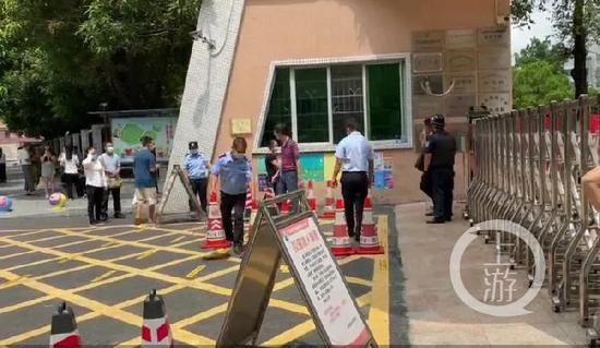  9月21日，广州番禺钟村中心小学，出事后校方加强了保卫工作。/记者 王敏