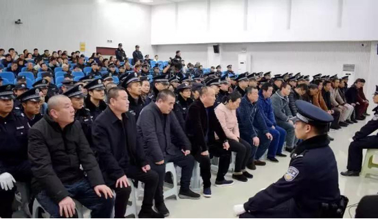 蚌埠中院二审公开审理刘氏兄弟案。