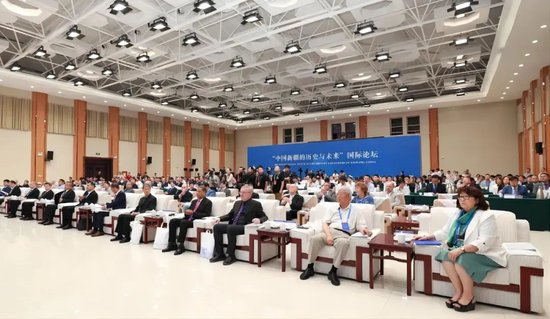 ▲6月12日，“中国新疆的历史与未来”国际论坛在喀什举办。（图片来源：民族画报）
