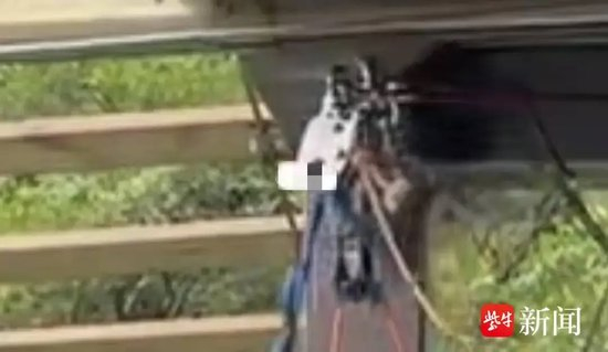 “瀑布秋千”所用的释放器为老旧型号