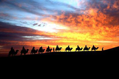 丝路上的霞光让人回想盛世敦煌