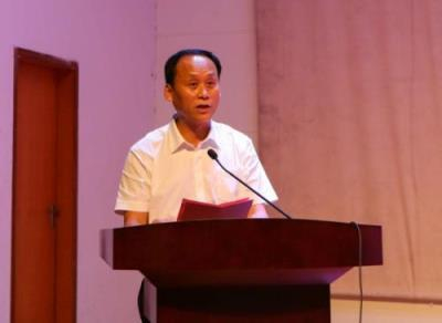 图为中国铁路武汉局集团有限公司董事、副总经理蒋芳政。