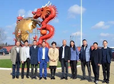 左五为姜瑜 图片来源：驻罗马尼亚大使馆