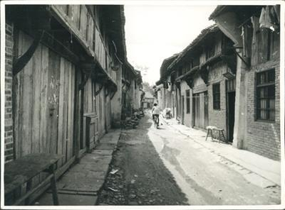 横店早期的街道。（翻拍资料图）