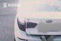 轿车后备箱伸出两只脚 交警拦下一看惊呆了