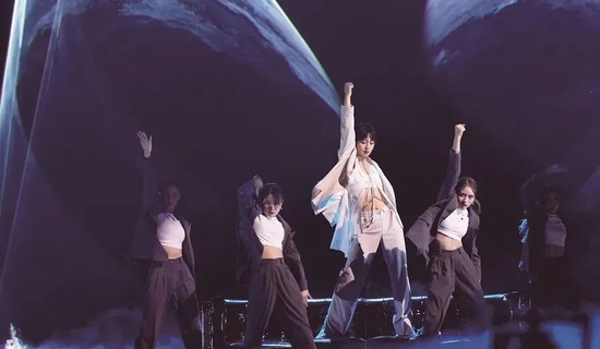 　·2021年，周笔畅参加《乘风破浪的姐姐》第二季。