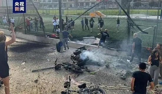 戈兰高地足球场被炸  图：央视新闻