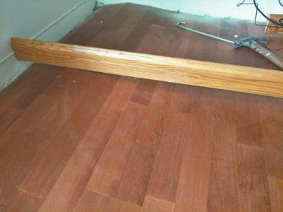 维修时墙面被损坏。