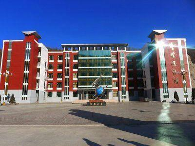  交口一中照片，图源：学校官网