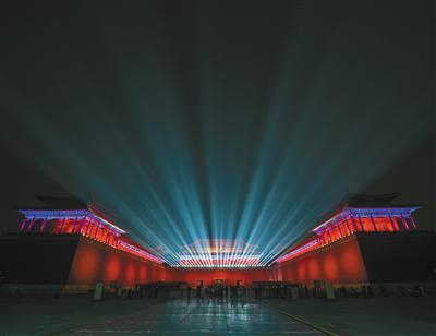 昨日，故宫博物院午门、东北角楼、东南角楼、神武门等地灯光进行调试。 图/视觉中国