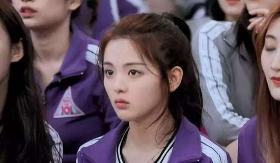  《创造101》中的杨超越爱哭，坦言“我害怕”，却赢得了很多观众的喜爱。