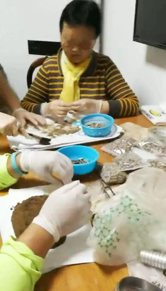 （胎盘烘干后被包装成胶囊对外出售）