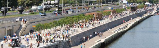  ▲华沙维斯瓦河景观步道，注重交通不同速度，以及公共服务设施。（资料图片）