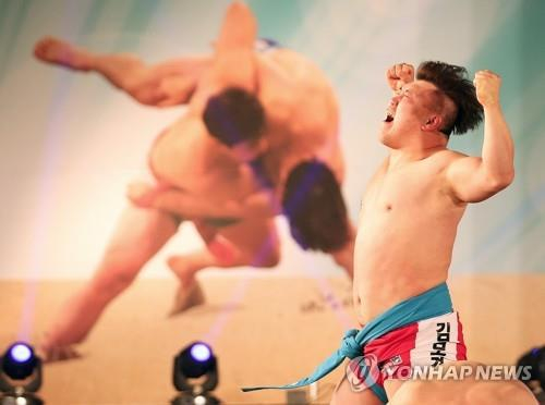  韩国民俗摔跤资料图（韩联社）