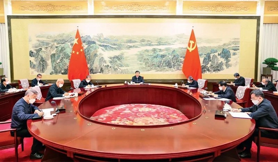 2022年12月26日至27日，中共中央政治局召开民主生活会，习近平主持会议并发表重要讲话。新华社记者 鞠鹏 摄