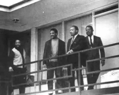 ▲1968年马丁·路德·金在孟菲斯洛林旅馆遇刺前