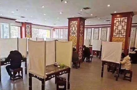  甘肃省庆阳市某拉面馆形似“进京赶考”