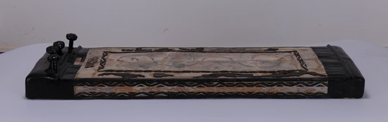  △&nbsp;龙纹漆木瑟