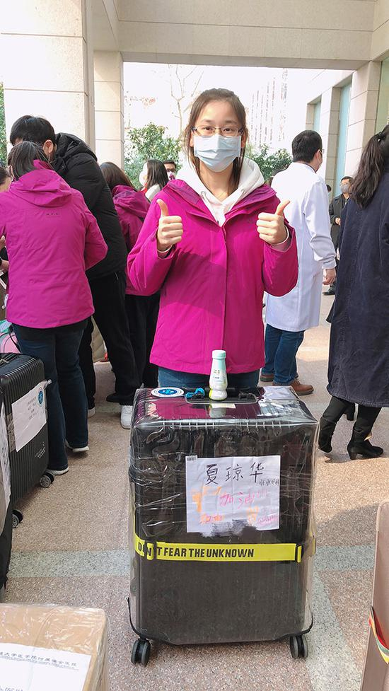 夏琼华准备出征武汉时的照片。