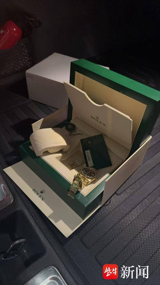 　　图为徐女士出售的劳力士手表