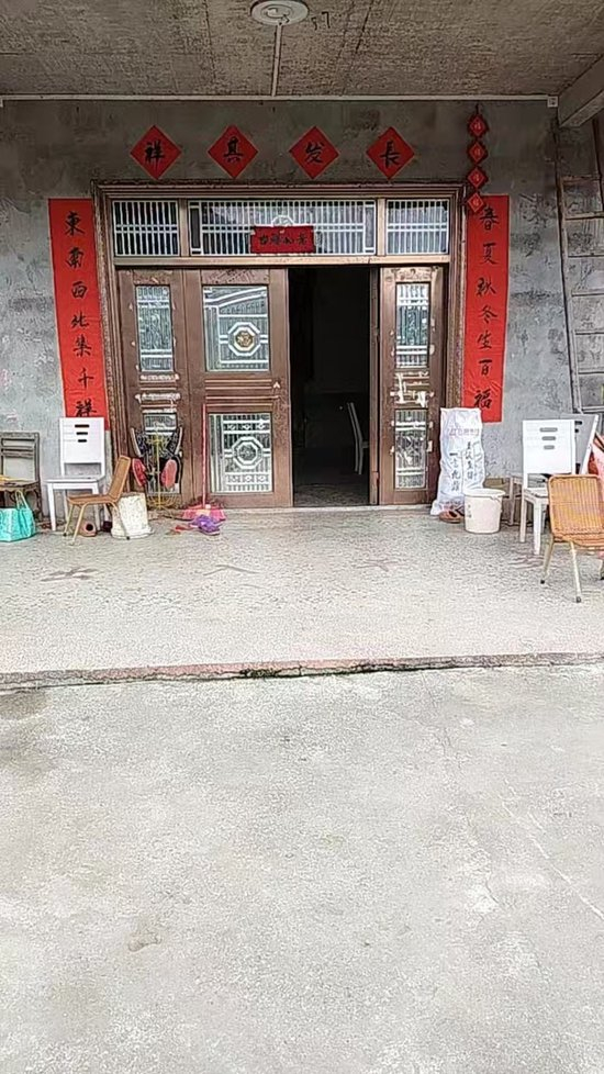 李海玉和母亲一起建的房子，二楼、三楼还没有装修。受访者 供图