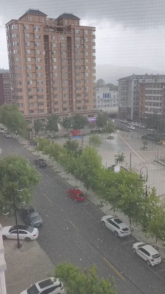  绥芬河市突遇冰雹天气（视频截图）