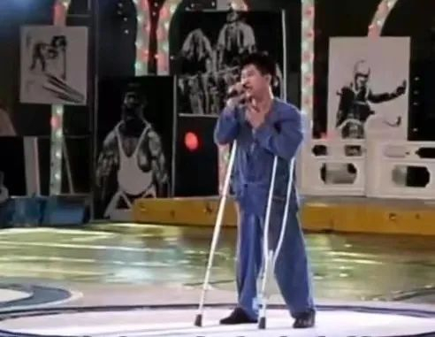  ·郑智化在九二圣火晚会上演唱《水手》。