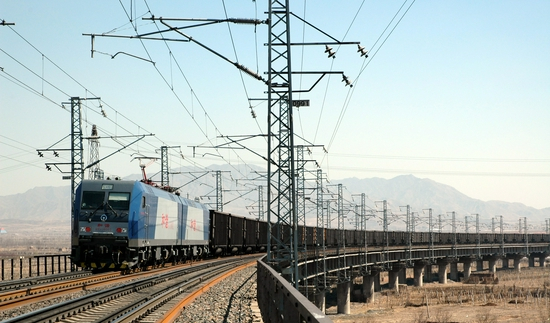 ▲国铁太原局正在运煤。图/新华社&nbsp;