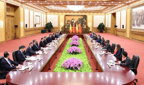 4月14日上午，国家主席习近平在北京人民大会堂会见来华进行正式访问的西班牙首相桑切斯。