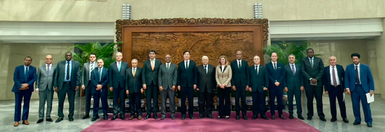 　　4月7日，中国政府中东问题特使翟隽应约集体会见阿拉伯国家驻华使节和阿拉伯国家联盟驻华代表处负责人&nbsp; 图：外交部网站