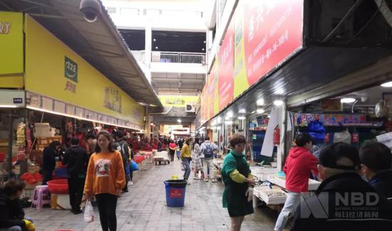  水产市场难寻日本海鲜 图片来源：每经记者 文多 摄