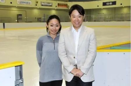  安藤美姬参演《妈妈活过的证明》，与主演合照。