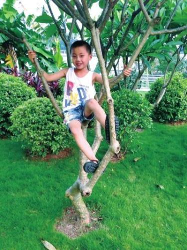 翟新明烧伤前的照片