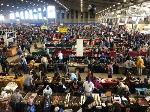 （塔尔萨枪展 摄影：徐剑梅）