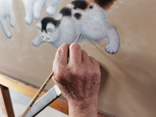 84岁的中国工艺美术大师、国家级非遗传承人薛生金正在创作。新华每日电讯记者刘翔霄摄