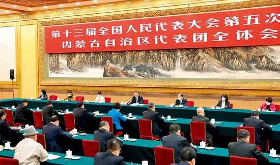  ▲ 2022年3月5日，中共中央总书记、国家主席、中央军委主席习近平参加十三届全国人大五次会议内蒙古代表团的审议 黄敬文摄