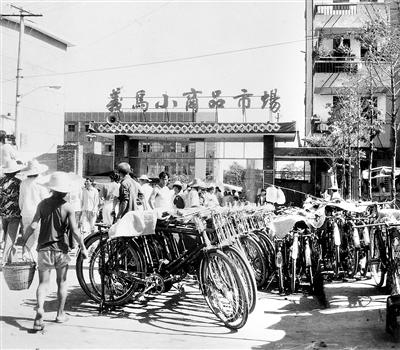 1984年12月6日，义乌新马路小商品市场建成开业。 （资料图片）