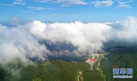 　　位于宁夏固原市隆德县境内的六盘山红军长征纪念亭（无人机照片，2018年8月29日摄）。新华社记者 王鹏 摄