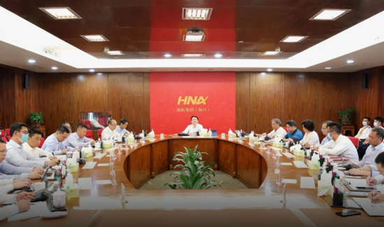  顾刚主持召开安全生产经营例会，强调破产重整进入最后冲刺阶段。图片来源：海航集团官网