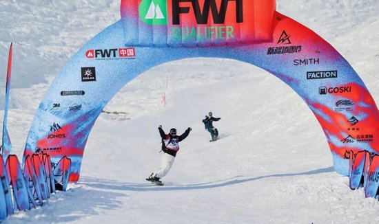 国际野雪赛三度落户新疆，冰雪“冷资源”如何撬动千亿“热经济”