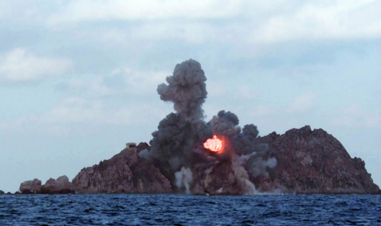 1月27日，朝鲜试射大口径火箭炮武器系统。