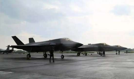 日本自卫队装备的F-35B战斗机，这批战机将装备于航母化改造后的“出云”级航母。