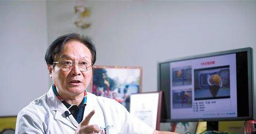 ■南方医科大学珠江医院医生方驰华接受记者采访。