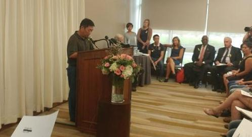 资料图：章莹颖父亲章荣高在记者会上。（美国中文网）