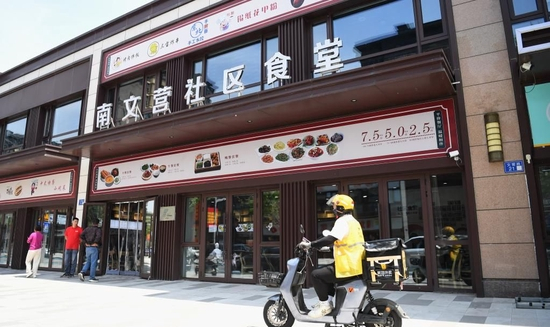 雄安新区容东片区南文营社区食堂（5月10日摄）。新华社记者 朱旭东 摄