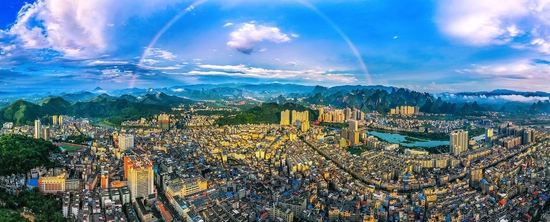  荔浦城区全景（央广网发 梁成明 摄）