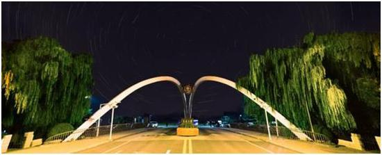  图片来源：新华网