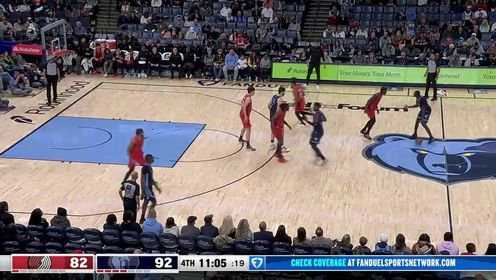 杨瀚森生涯首次先发19分钟4分5板2助&5犯 开拓者不敌灰熊